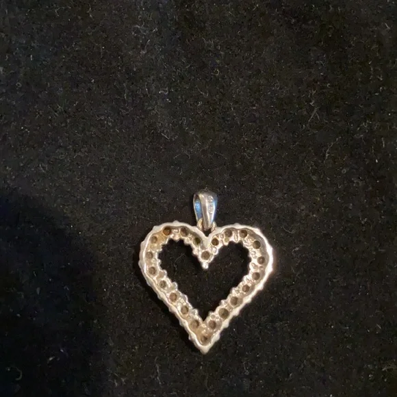 Authentic - 10K Heart Pendant - Picture 5 of 6